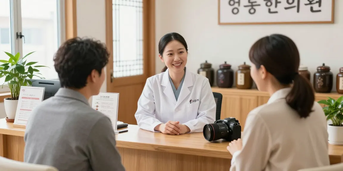 Welcoming reception at 영통한의원 with a practitioner greeting a patient.